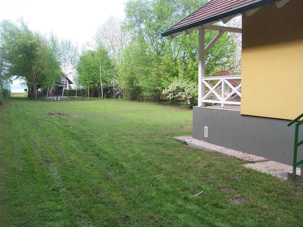 Rozmaring Ház Villa Balatonlelle Esterno foto